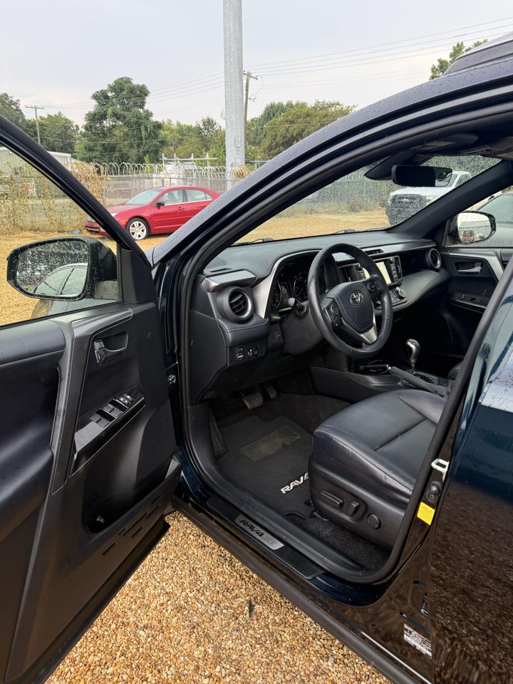 Toyota RAV4 SE FWD 2018