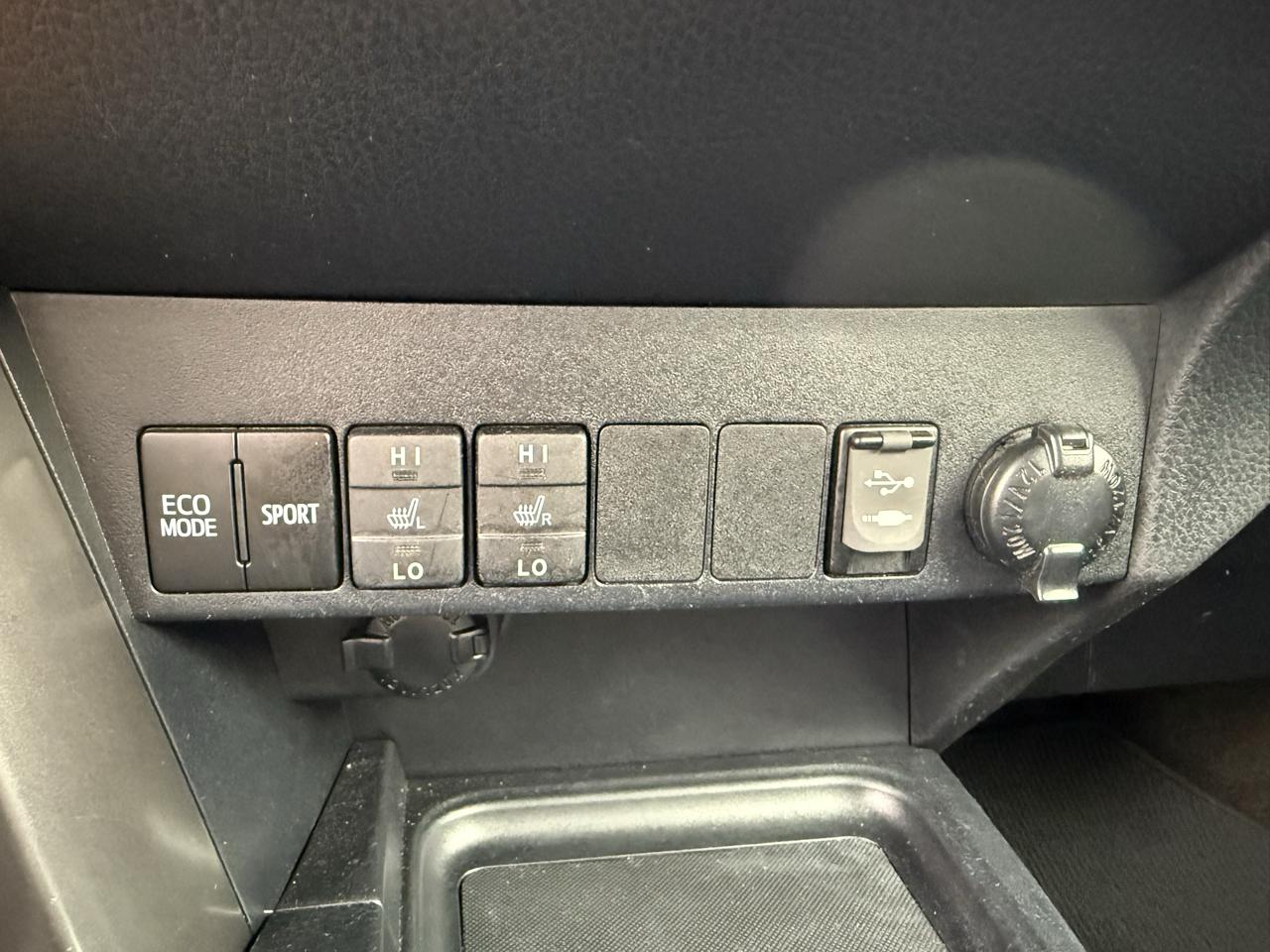 Toyota RAV4 SE FWD 2018