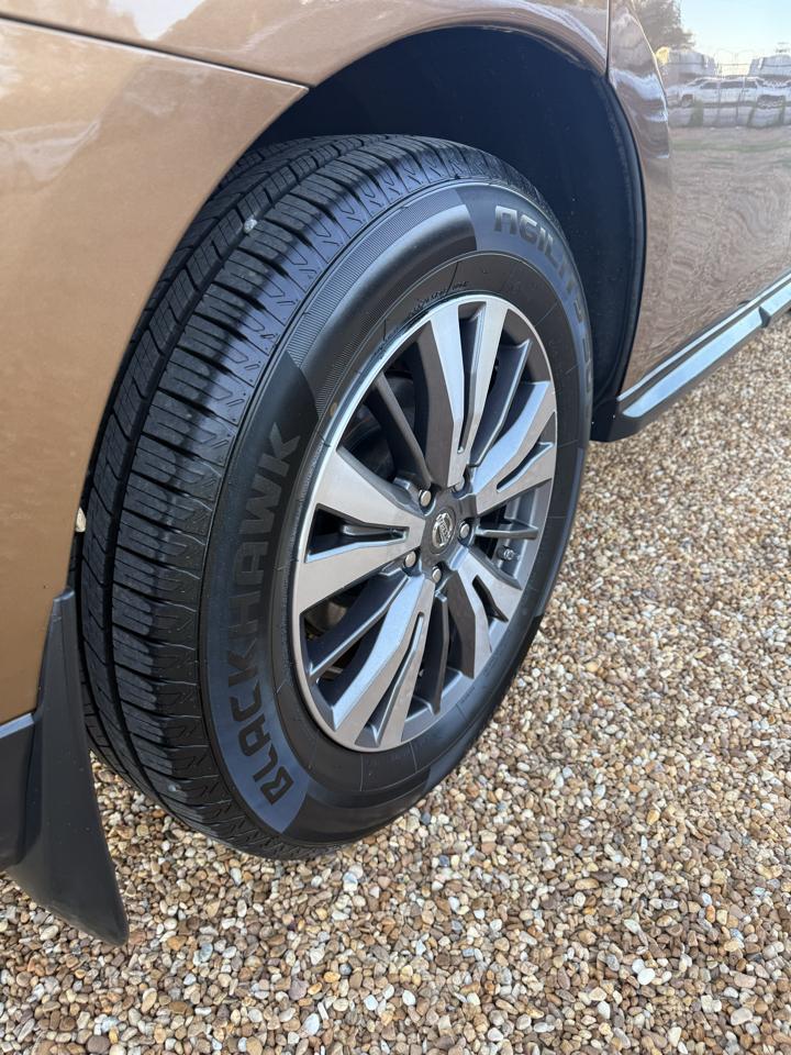 Nissan Pathfinder Platinum 4WD 2017