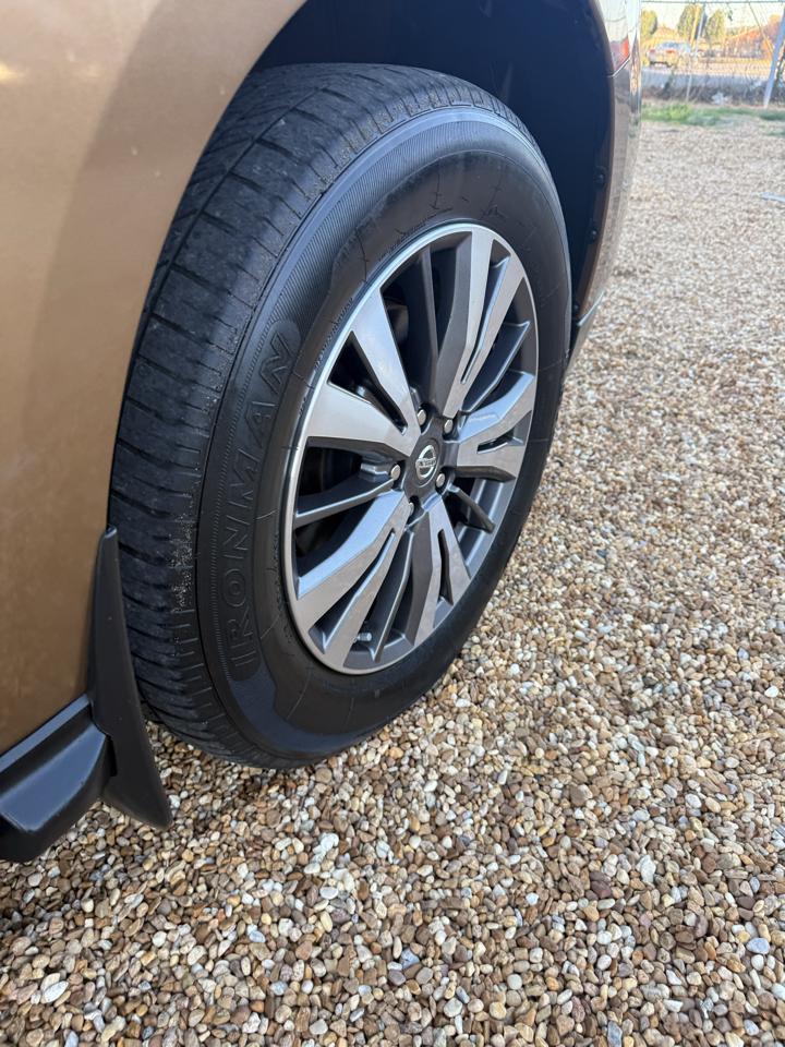 Nissan Pathfinder Platinum 4WD 2017