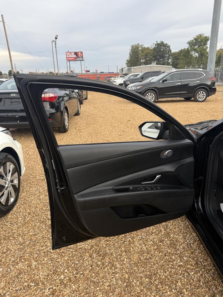 Hyundai Elantra SEL 2023