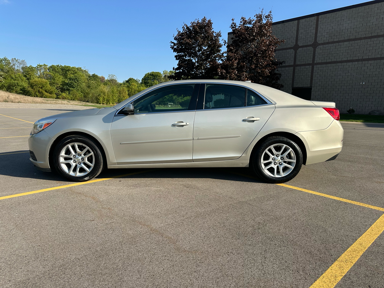 2014 Chevrolet Malibu 1LT photo 2