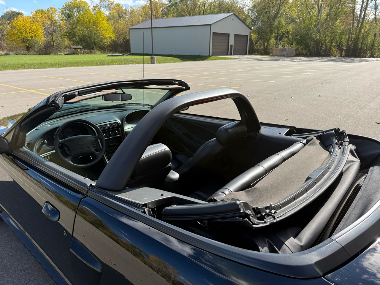 Ford Mustang GT Deluxe Convertible 2002