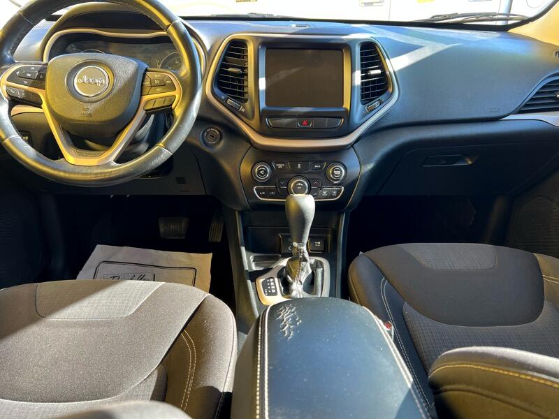 Jeep Cherokee Latitude FWD 2015