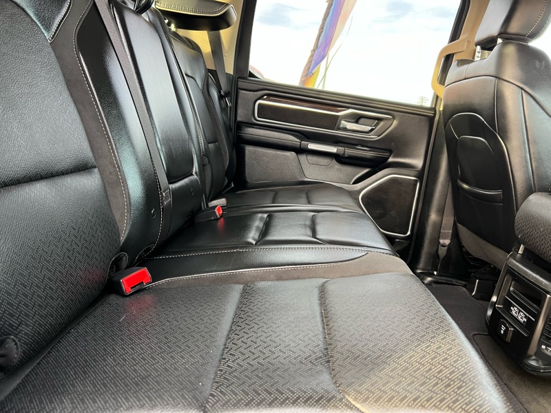 RAM 1500 4WD Crew Cab 140.5" Laramie 2021