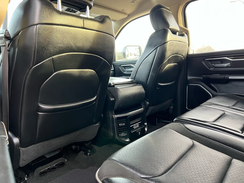 RAM 1500 4WD Crew Cab 140.5" Laramie 2021