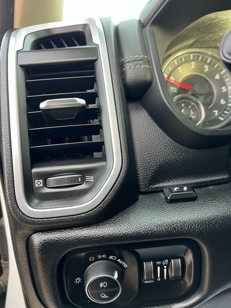 RAM 1500 4WD Crew Cab 140.5" Laramie 2021