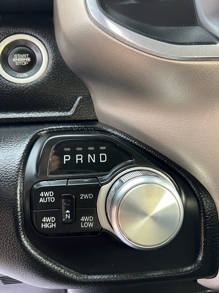 RAM 1500 4WD Crew Cab 140.5" Laramie 2021