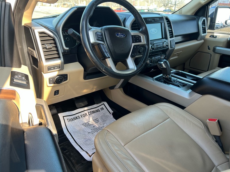 Ford F-150 4WD SuperCab 133" Lariat 2017