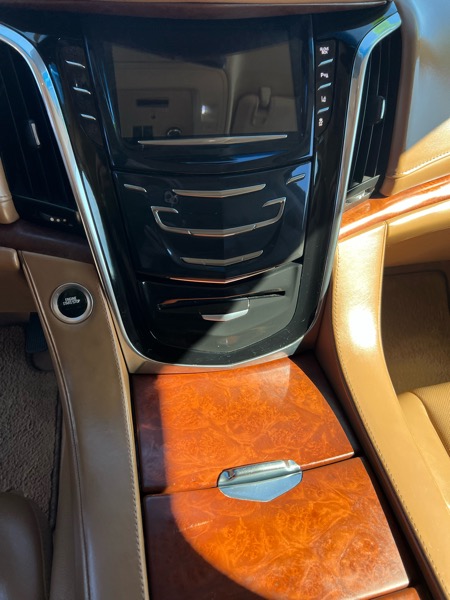 Cadillac Escalade Platinum 4WD 2015