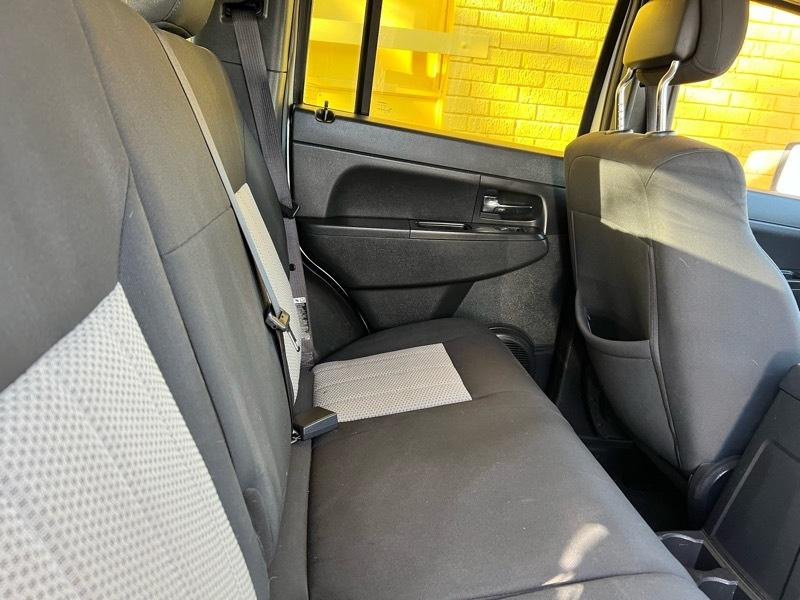 Jeep Liberty Sport 2WD 2010