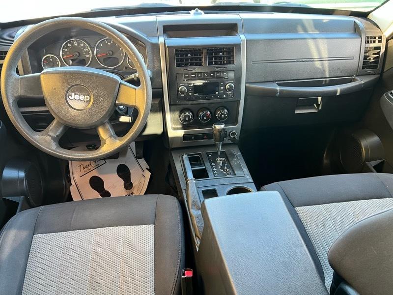 Jeep Liberty Sport 2WD 2010