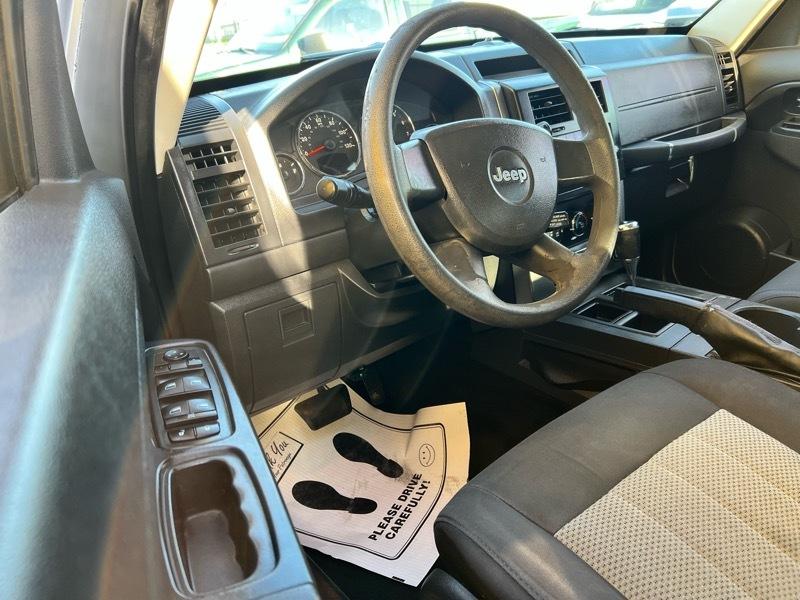 Jeep Liberty Sport 2WD 2010