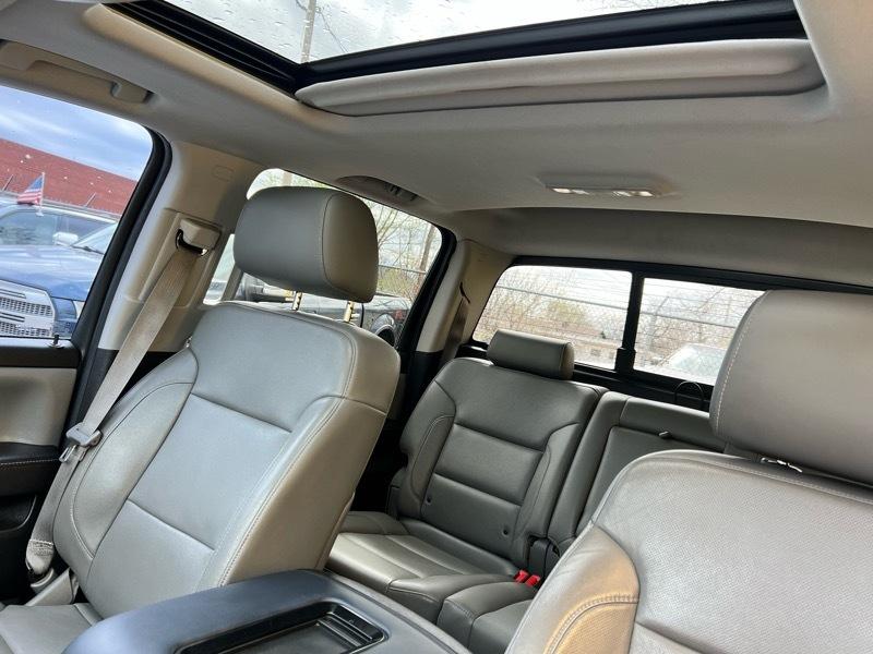 GMC Sierra 1500 4WD Crew Cab 143.5" Denali 2015