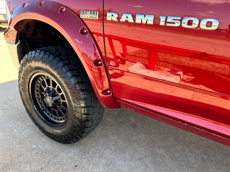 RAM 1500 4WD Crew Cab 140.5" Laramie 2012