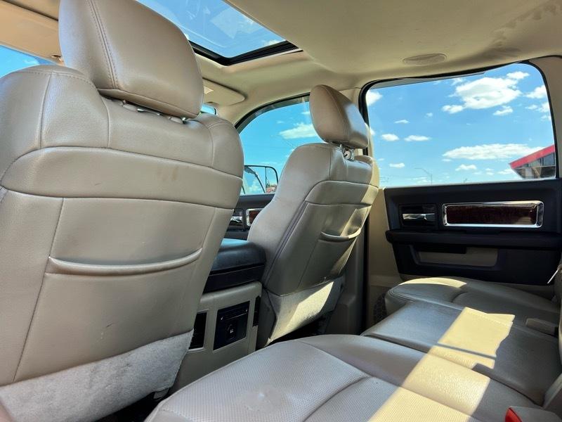 RAM 1500 4WD Crew Cab 140.5" Laramie 2012