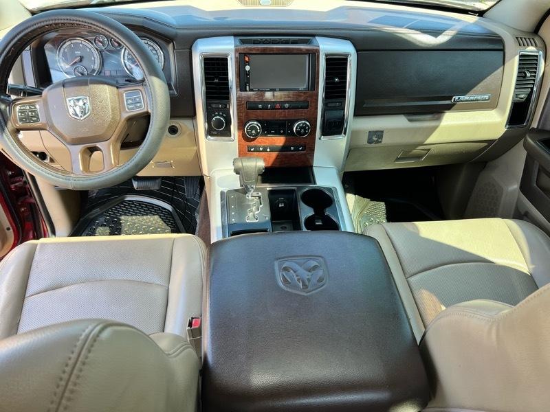 RAM 1500 4WD Crew Cab 140.5" Laramie 2012