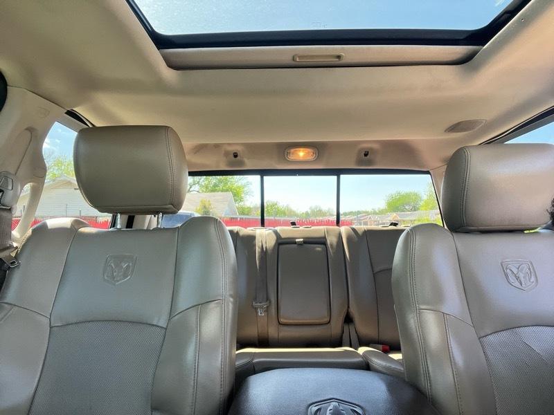 RAM 1500 4WD Crew Cab 140.5" Laramie 2012