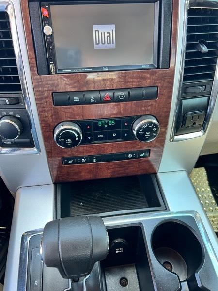 RAM 1500 4WD Crew Cab 140.5" Laramie 2012