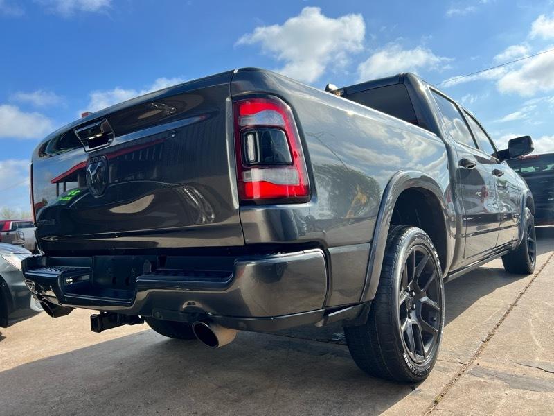 RAM 1500 Classic Laramie 4x2 Crew Cab 5'7" Box 2022