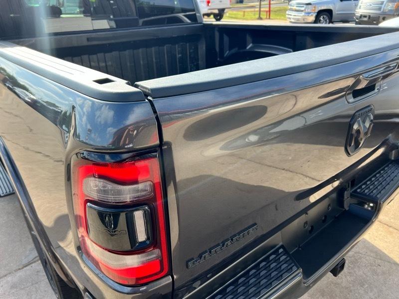 RAM 1500 Classic Laramie 4x2 Crew Cab 5'7" Box 2022