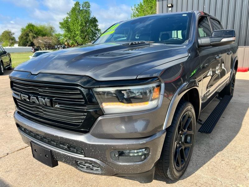 RAM 1500 Classic Laramie 4x2 Crew Cab 5'7" Box 2022