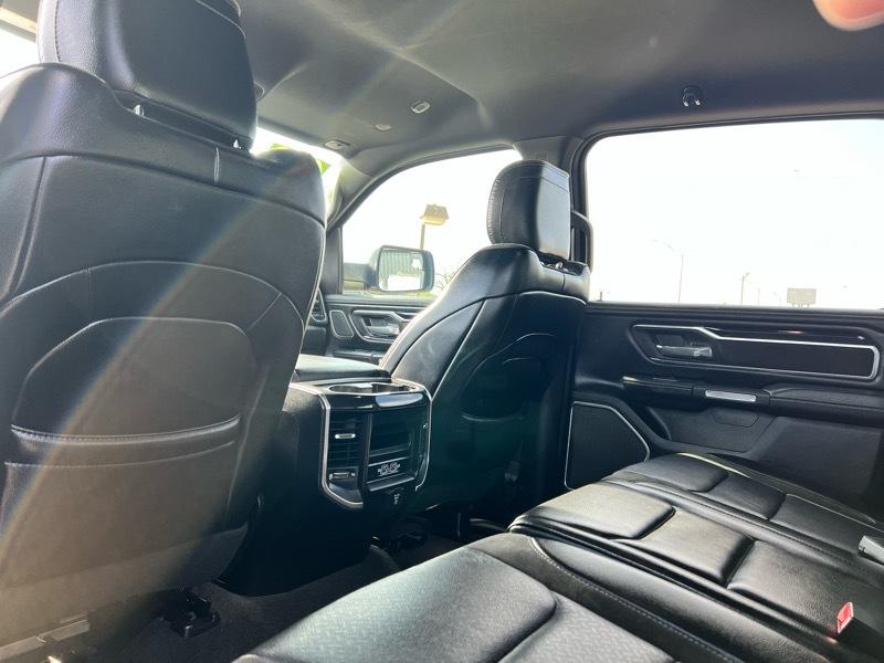 RAM 1500 Classic Laramie 4x2 Crew Cab 5'7" Box 2022