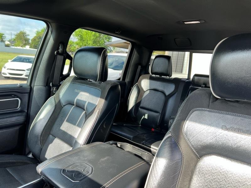 RAM 1500 Classic Laramie 4x2 Crew Cab 5'7" Box 2022