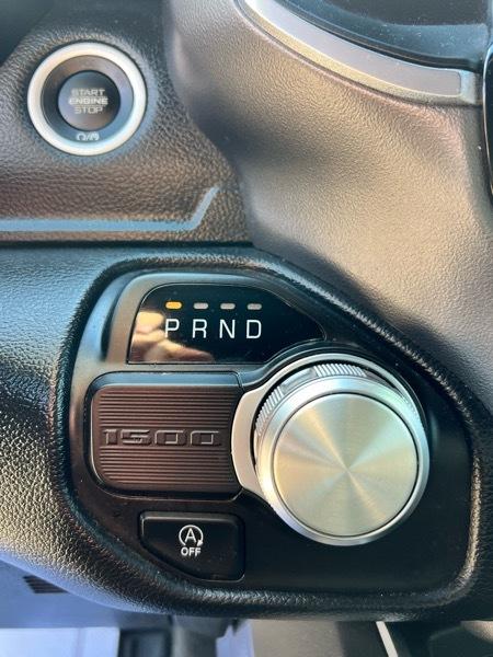 RAM 1500 Classic Laramie 4x2 Crew Cab 5'7" Box 2022