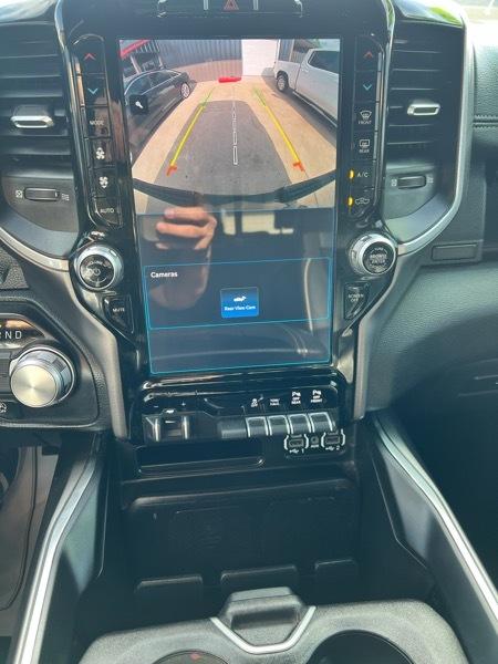 RAM 1500 Classic Laramie 4x2 Crew Cab 5'7" Box 2022