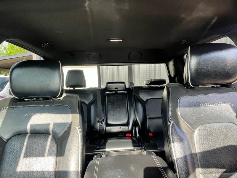 RAM 1500 Classic Laramie 4x2 Crew Cab 5'7" Box 2022