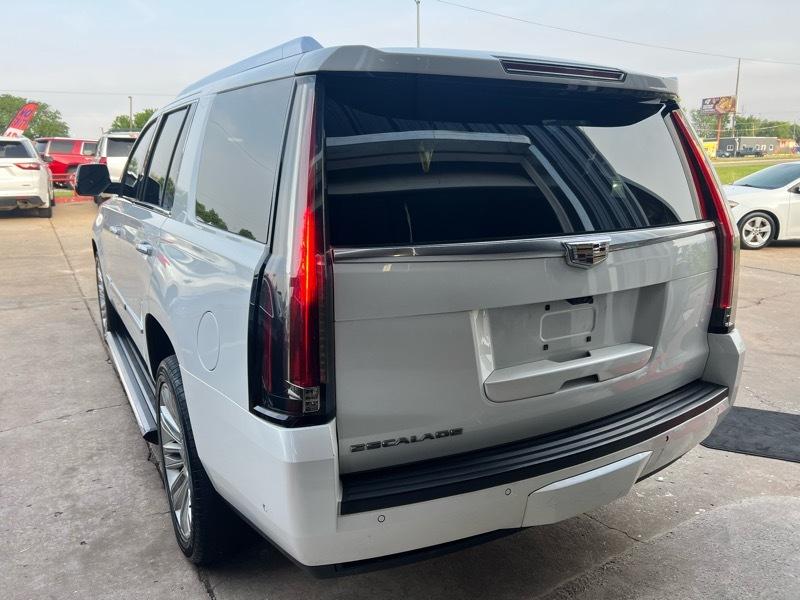 Cadillac Escalade ESV 4WD 4dr Platinum 2017