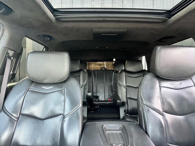 Cadillac Escalade ESV 4WD 4dr Platinum 2017