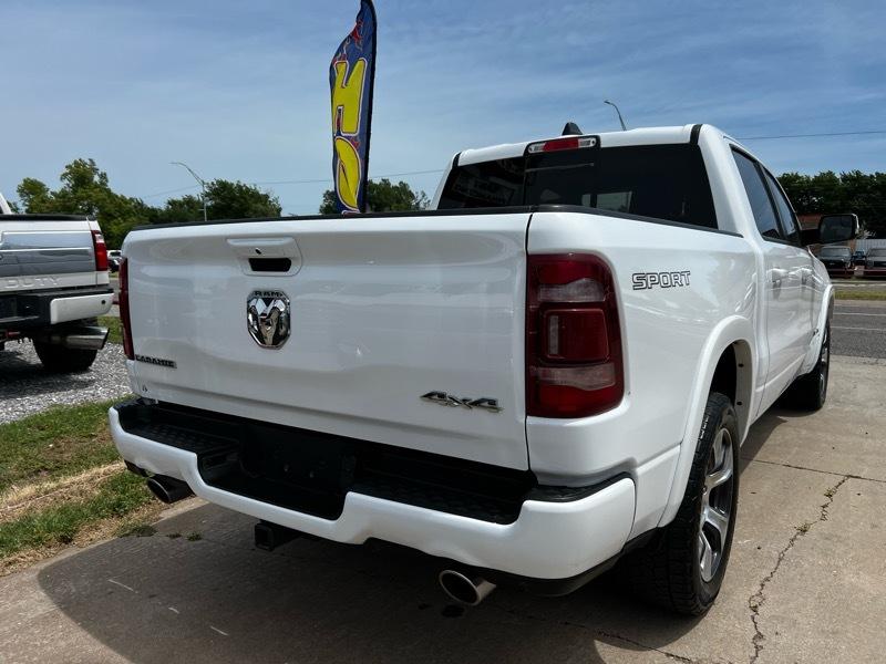 RAM 1500 Classic Laramie 4x2 Crew Cab 5'7" Box 2022