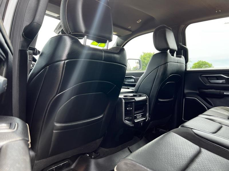 RAM 1500 Classic Laramie 4x2 Crew Cab 5'7" Box 2022
