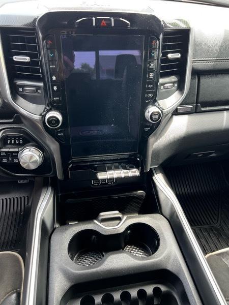RAM 1500 Classic Laramie 4x2 Crew Cab 5'7" Box 2022