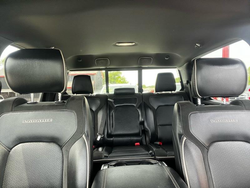 RAM 1500 Classic Laramie 4x2 Crew Cab 5'7" Box 2022