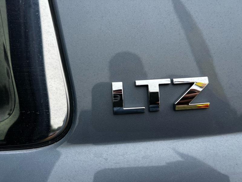 Chevrolet Suburban 1500 LTZ 4D SUV 4WD 2015