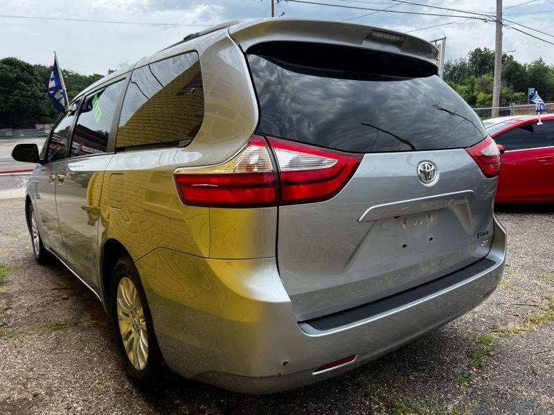 Toyota Sienna Limited Premium 7-Passenger 2017