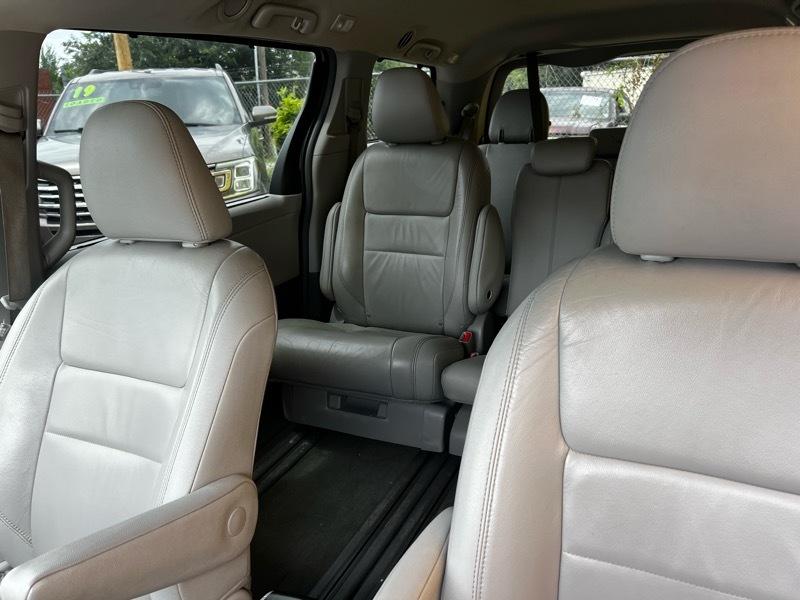 Toyota Sienna Limited Premium 7-Passenger 2017
