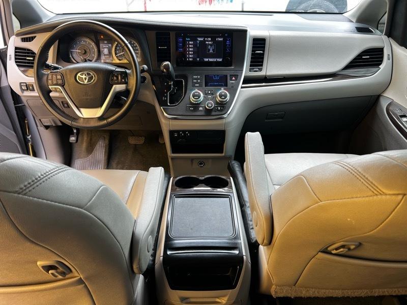 Toyota Sienna Limited Premium 7-Passenger 2017