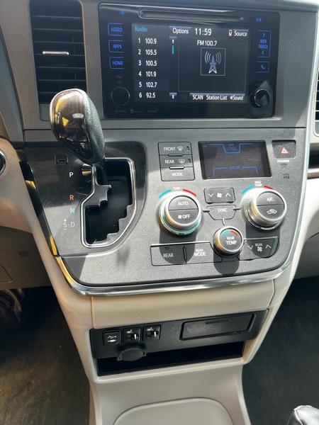 Toyota Sienna Limited Premium 7-Passenger 2017