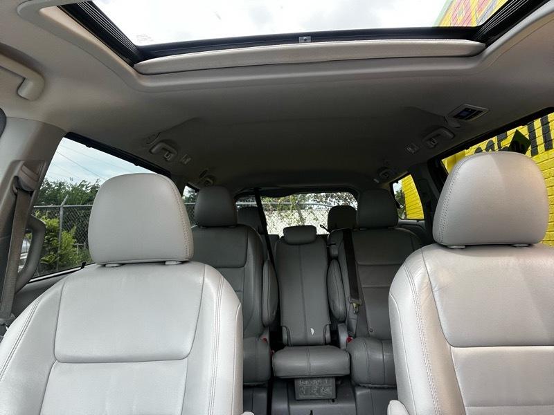 Toyota Sienna Limited Premium 7-Passenger 2017