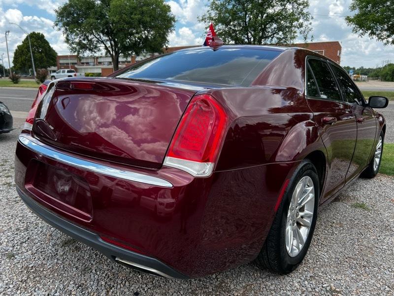 Chrysler 300 4dr Sdn 300 Limited AWD 2017