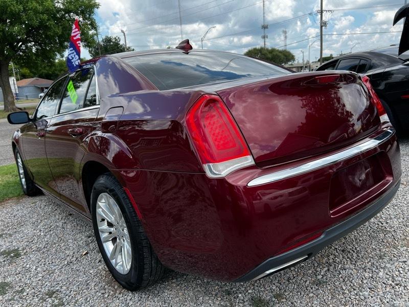 Chrysler 300 4dr Sdn 300 Limited AWD 2017