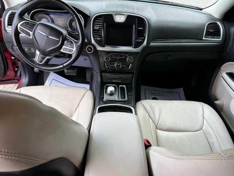 Chrysler 300 4dr Sdn 300 Limited AWD 2017