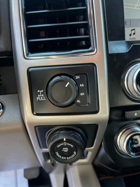 Ford F-150 SuperCrew Crew Cab 139" Lariat 2017