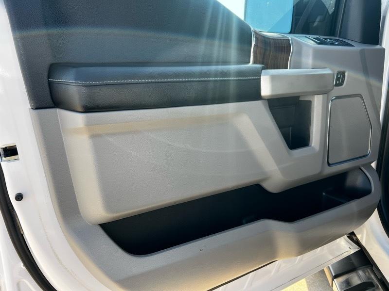 Ford F-150 SuperCrew Crew Cab 139" Lariat 2017