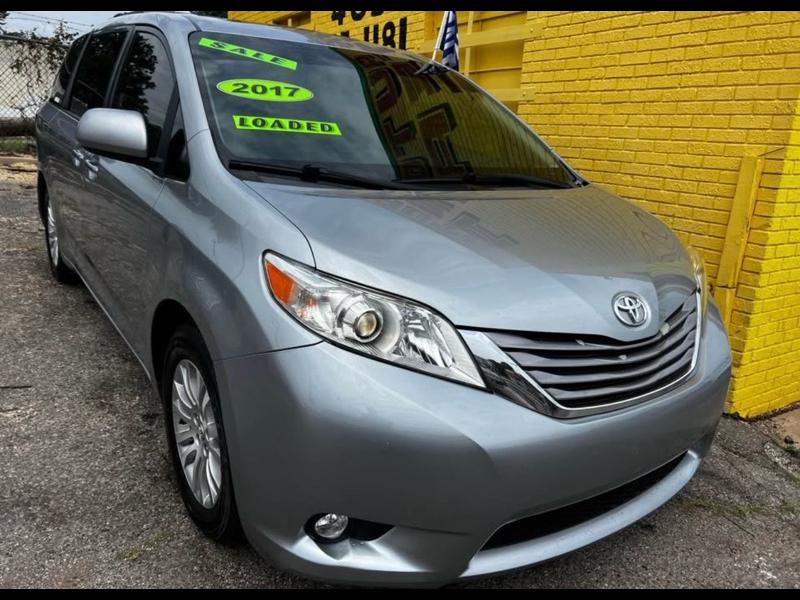 Toyota Sienna 5dr 7-Pass Van LE AWD (Natl) 2017