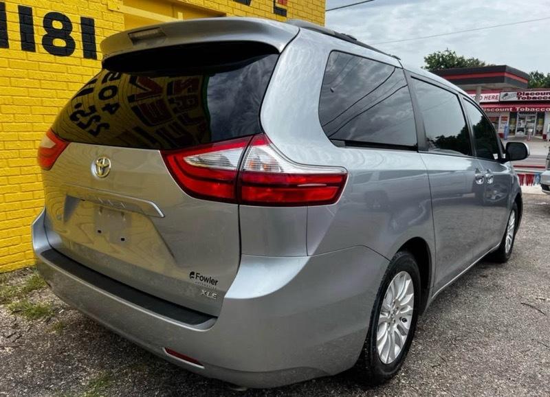 Toyota Sienna 5dr 7-Pass Van LE AWD (Natl) 2017